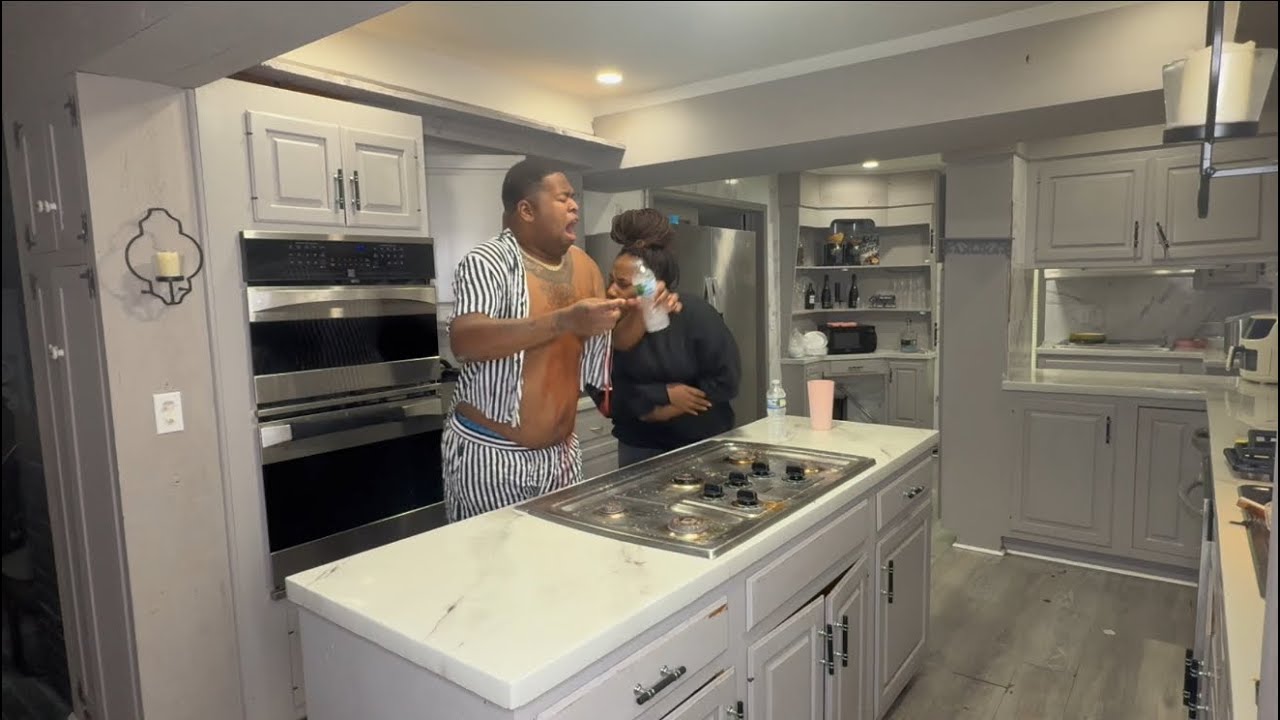 THROWING UP ON MY ANGRY BROTHER PRANK (EXTREMELY HILARIOUS🤣)