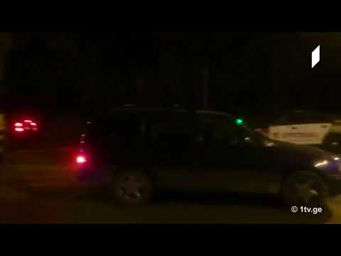 თამარ მეფის ხიდთან ავტომობილი გზის სავალი ნაწილიდან გადავიდა და ამოტრიალდა