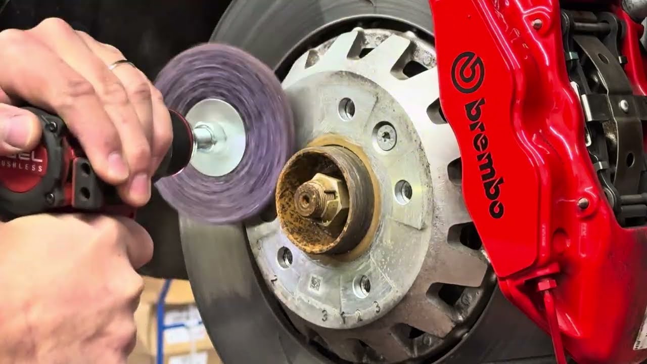 Renault Megane RS Reifenwechsel von Sommer auf Winter beim Supersportler in Schick