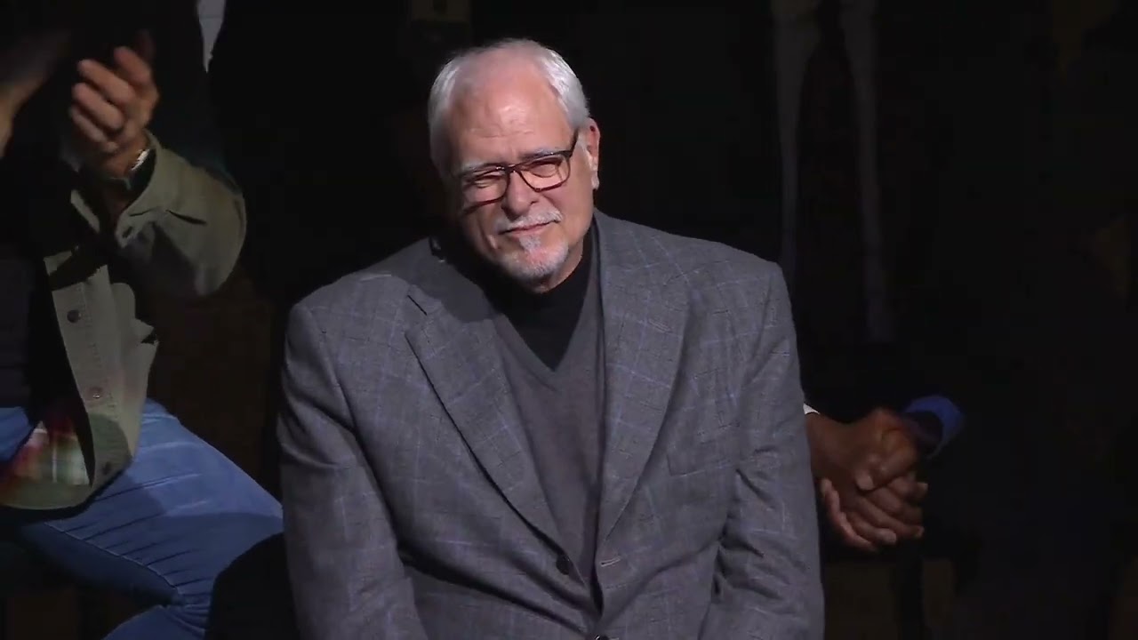 Bulls  Honor Hall of Fame   Coach  Phil Jackson