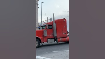 Peterbilt driving past downtown Ottawa #heavyequipment