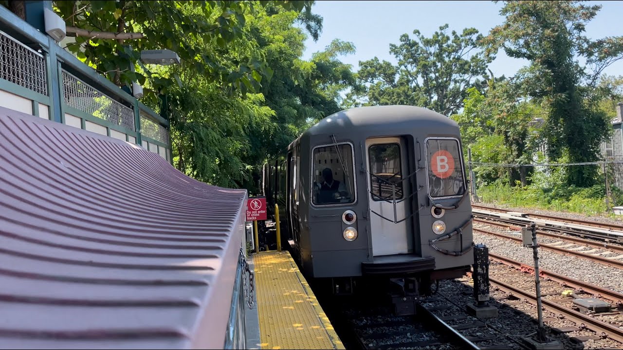 BMT Brighton Line: R46/R68/R68A B Local/Express and Q Local Trains at ...