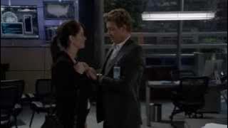 The Mentalist 7x06-Jane,Lisbon:'Any guesses about your present?'