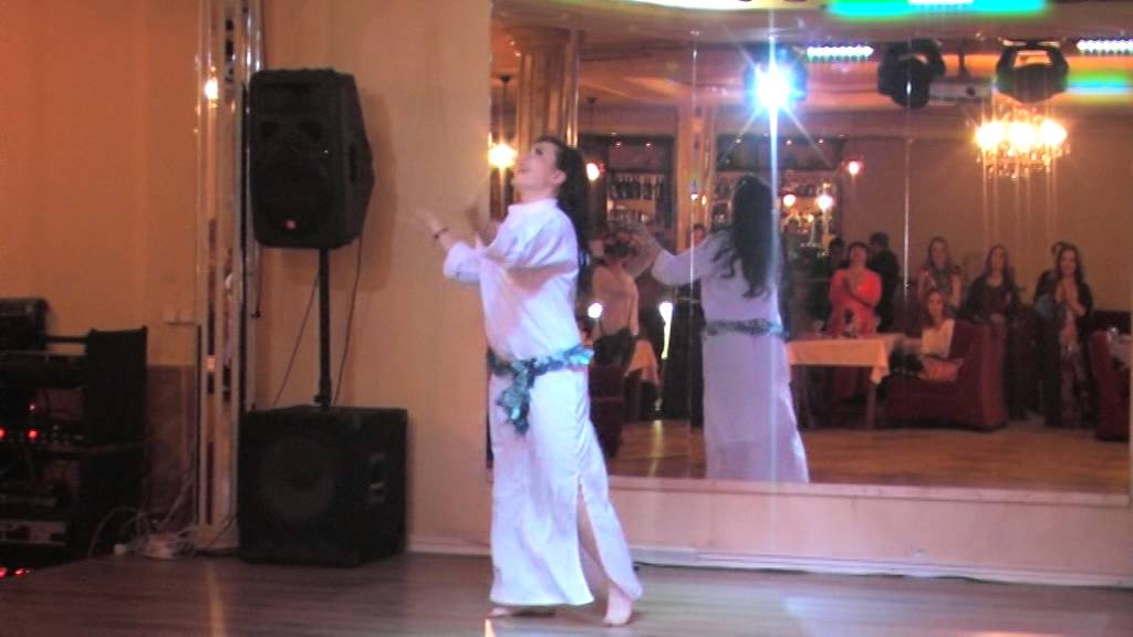 Ruwaida Hafla baladi apr 2015, Ahmed Adaweya Met Bosa