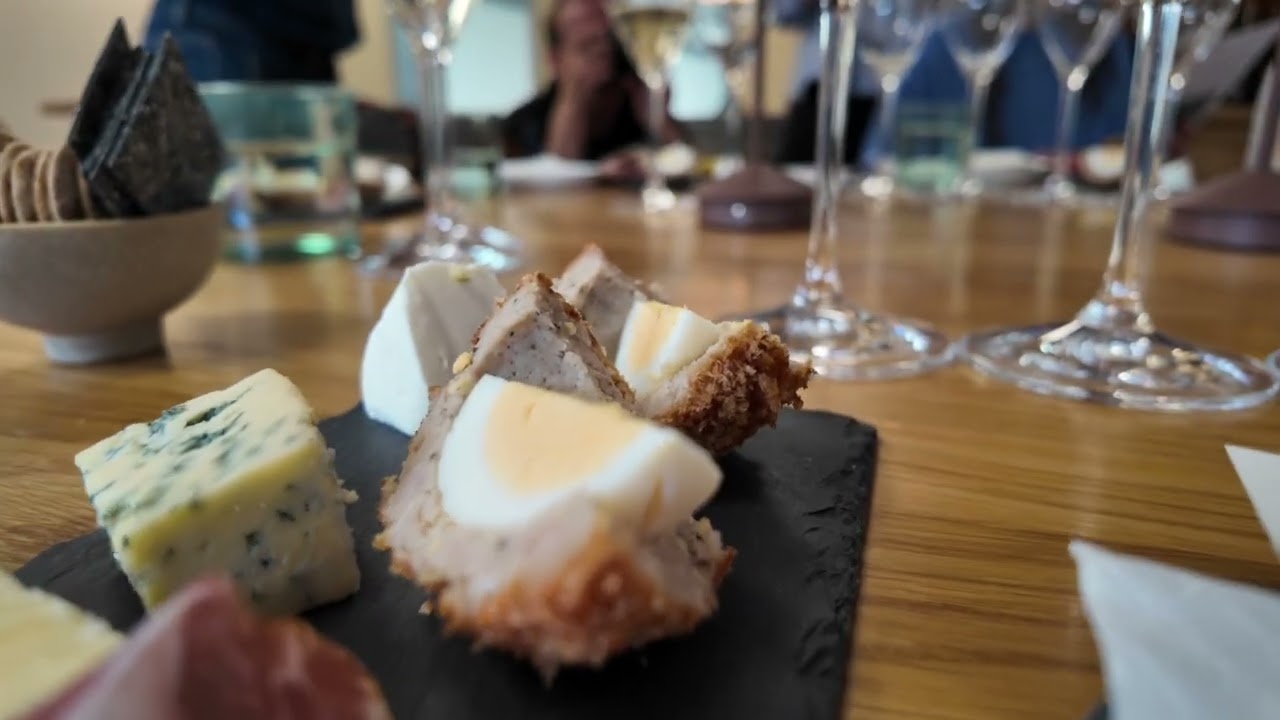 Herefordshire: Vineyards, Black and White Villages and Good Pubs