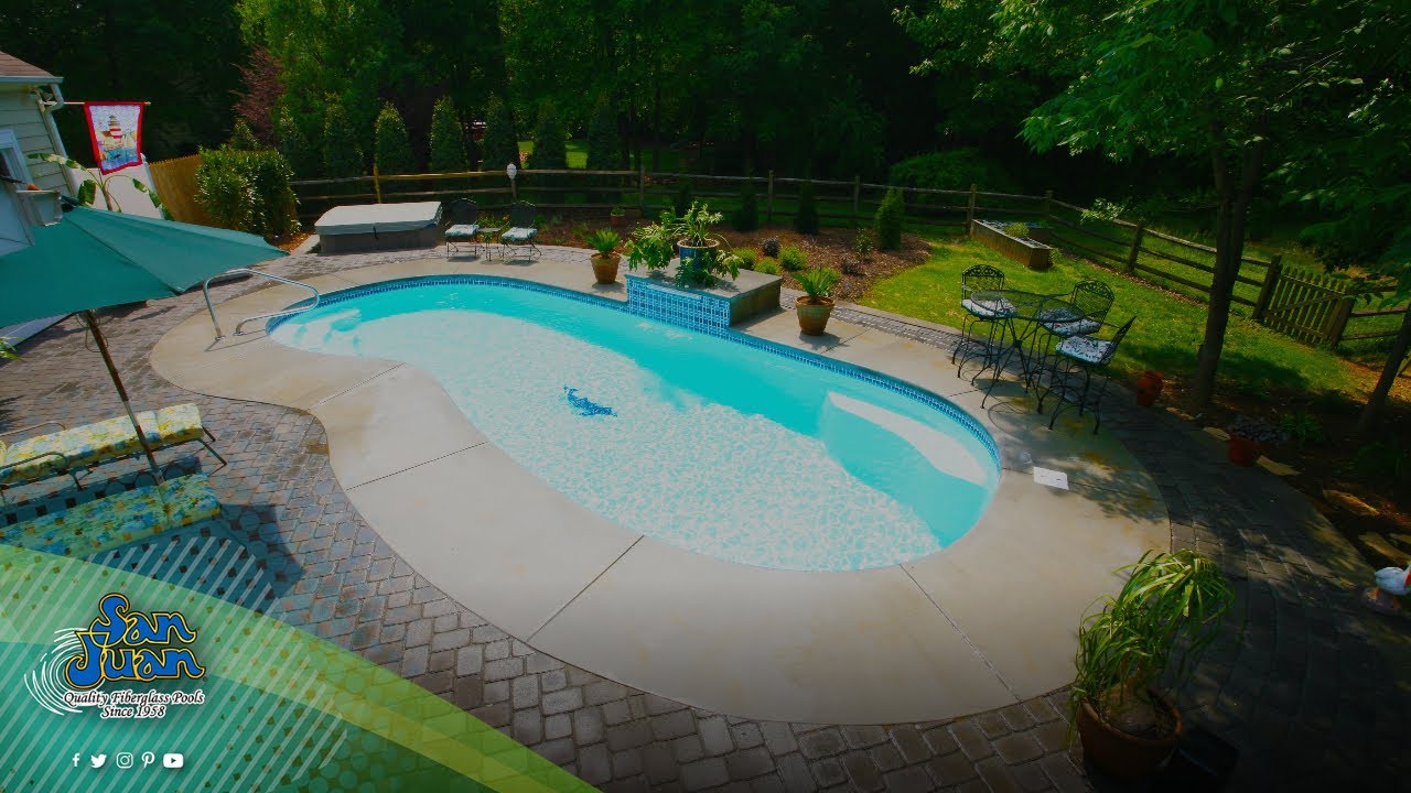 The Manatee – A Kidney Shaped Fiberglass Pool with a 8′ Deep End