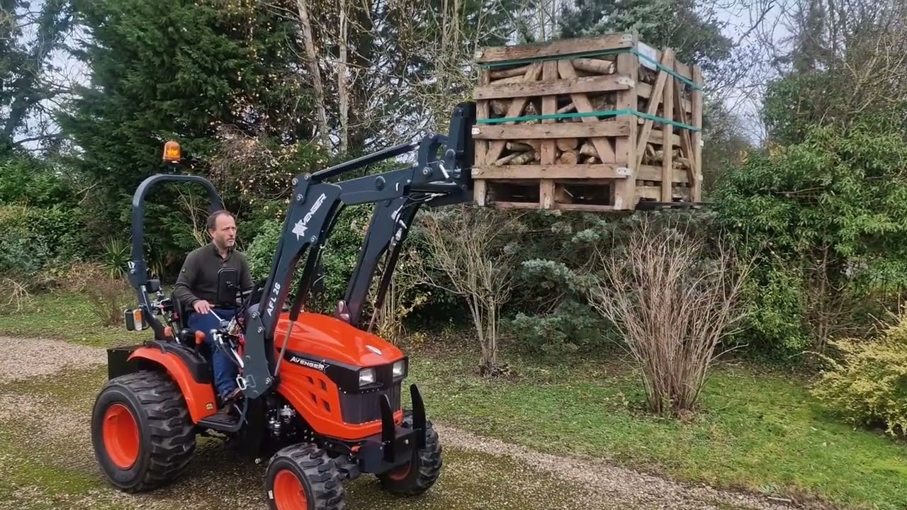 Avenger 26 with AFL26 Level lift loader