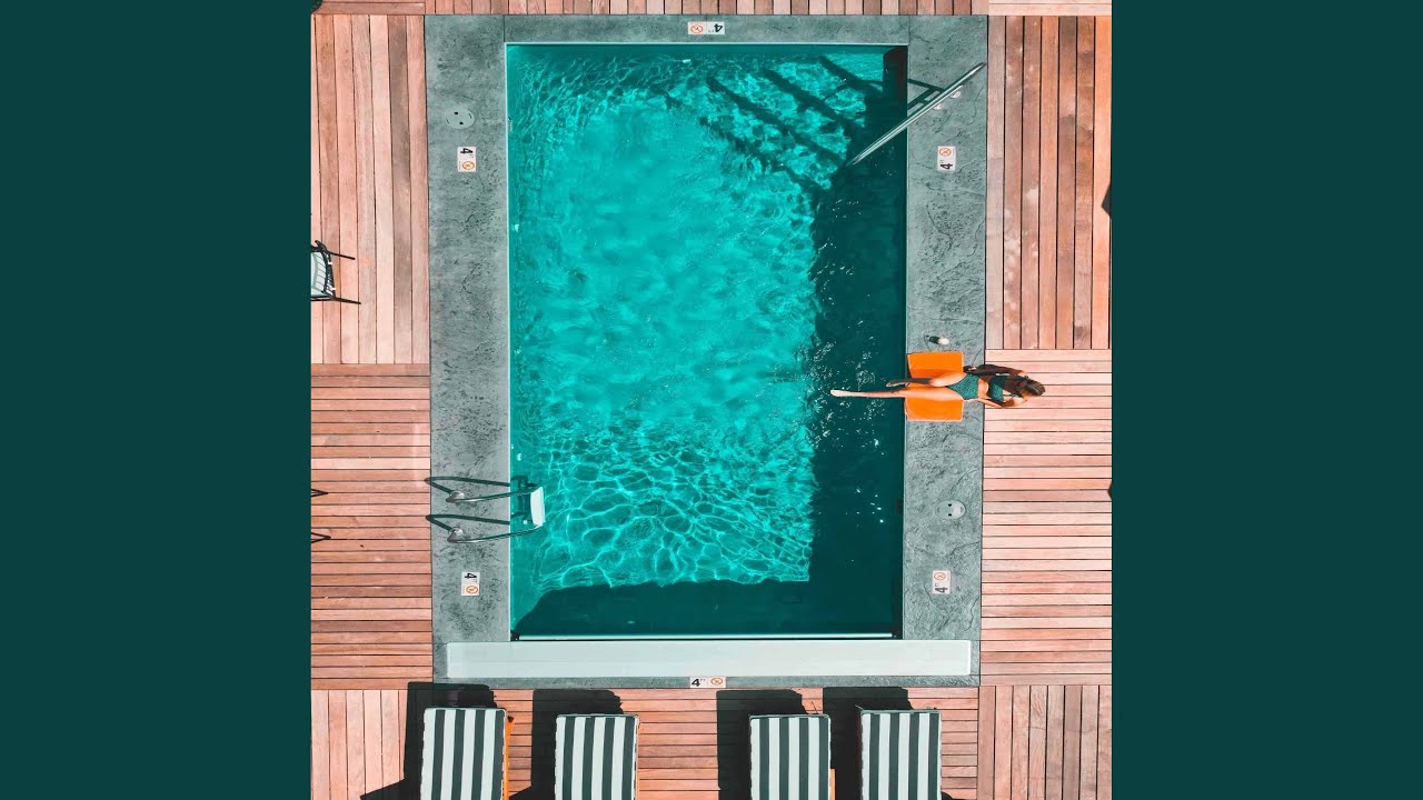 Alluring Backdrops for Holiday Moods