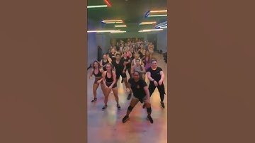 Thumbnail of Tem cabaré essa noite (FitDance)