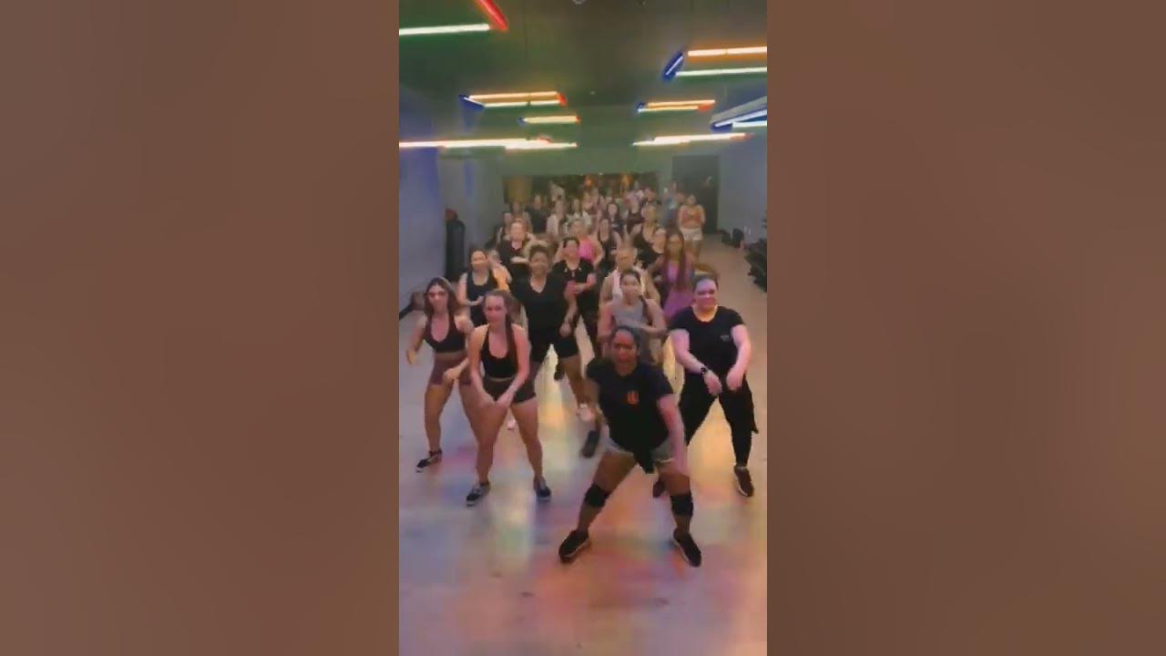 Tem cabaré essa noite (FitDance)