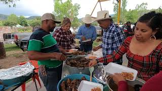 Unas carnitas para los cabalgantes que acompañaron a la familia caldera