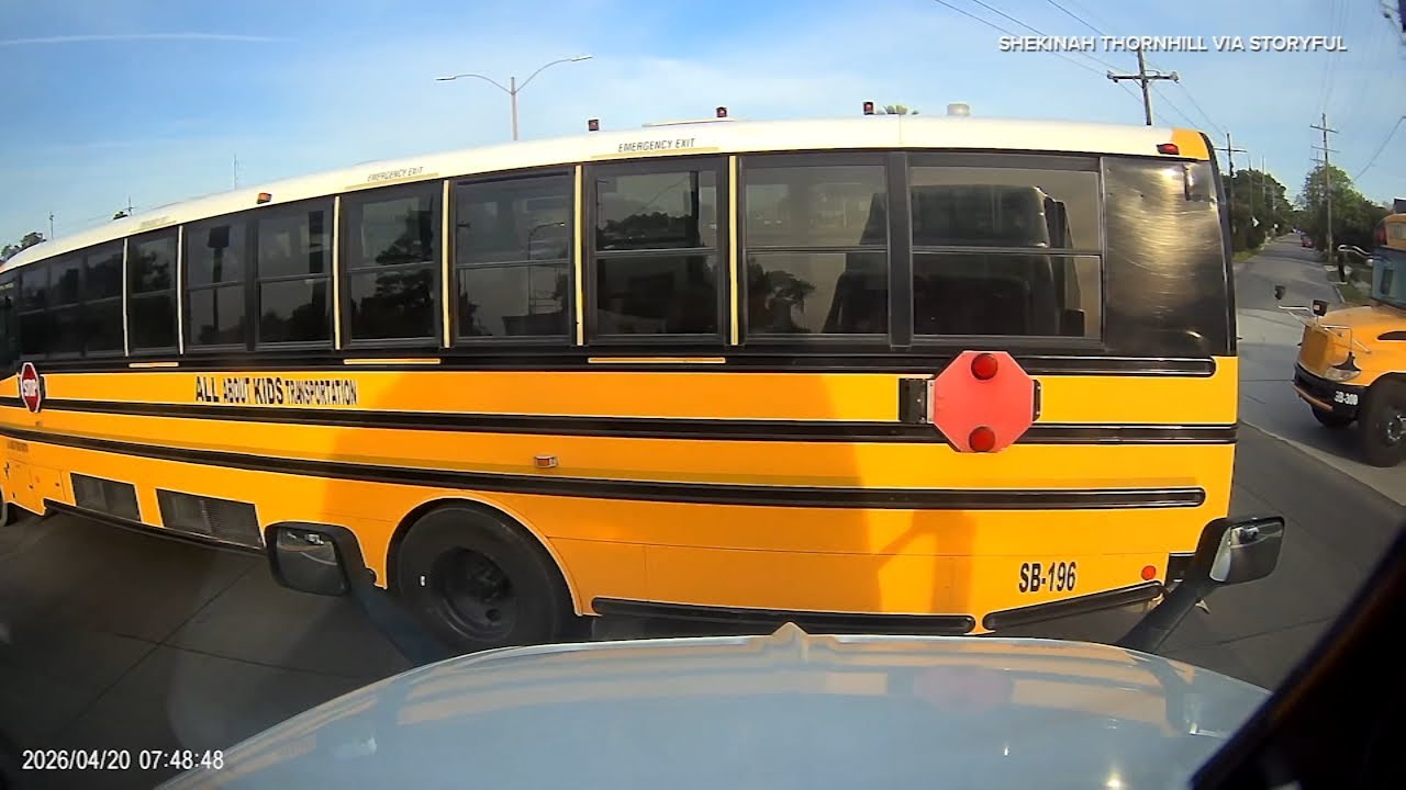 VIDEO: Driver avoids crash as school bus runs red light - YouTube