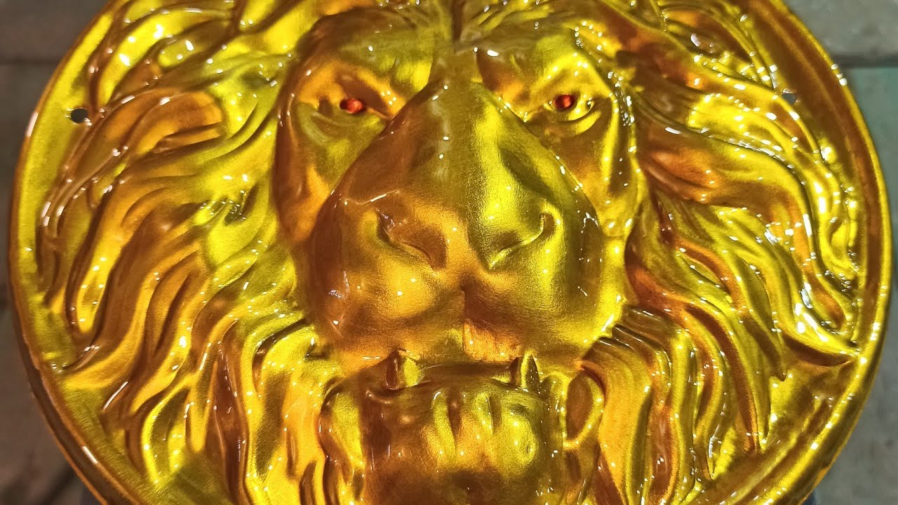 Золотой лев - барельеф. Декор. Эксклюзивная покраска candy. Golden lion - bas relief decor.