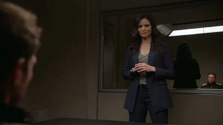 NCIS: Gibbs shoots the suspect at the office