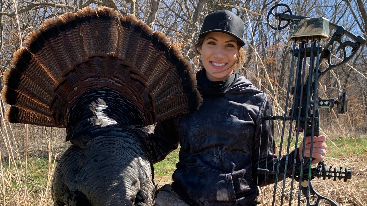 STATE RECORD TURKEY BY WOMAN HUNTER!!! Turkey Bowhunt LongBeard