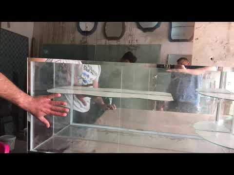 خزانة عطور زجاج