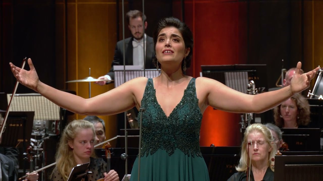 Cláudia Ribas, mezzo soprano - Richard Wagner - Die Götterdämmerung Höre mit Sinn, was ich dir