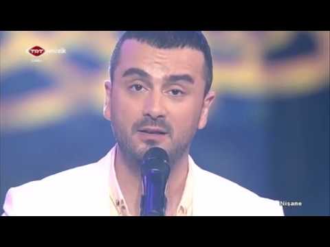 Onur Şan - Kapının önünde önlük dikiyi