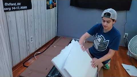 CubiCubi computer desk unboxing and setup link to purchas in the description.