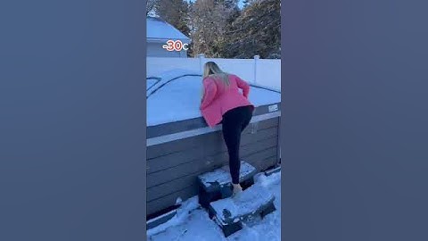 Snow boobs