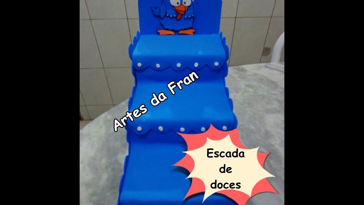 ESCADA DE DOCES GALINHA PINTADINHA