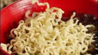 Cobain Indomie Rawon Pedas Mercon sekarang!