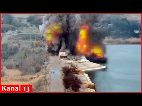 Footage of the moment Russian troops struck reservoir in Donetsk - Strong explosion occurred