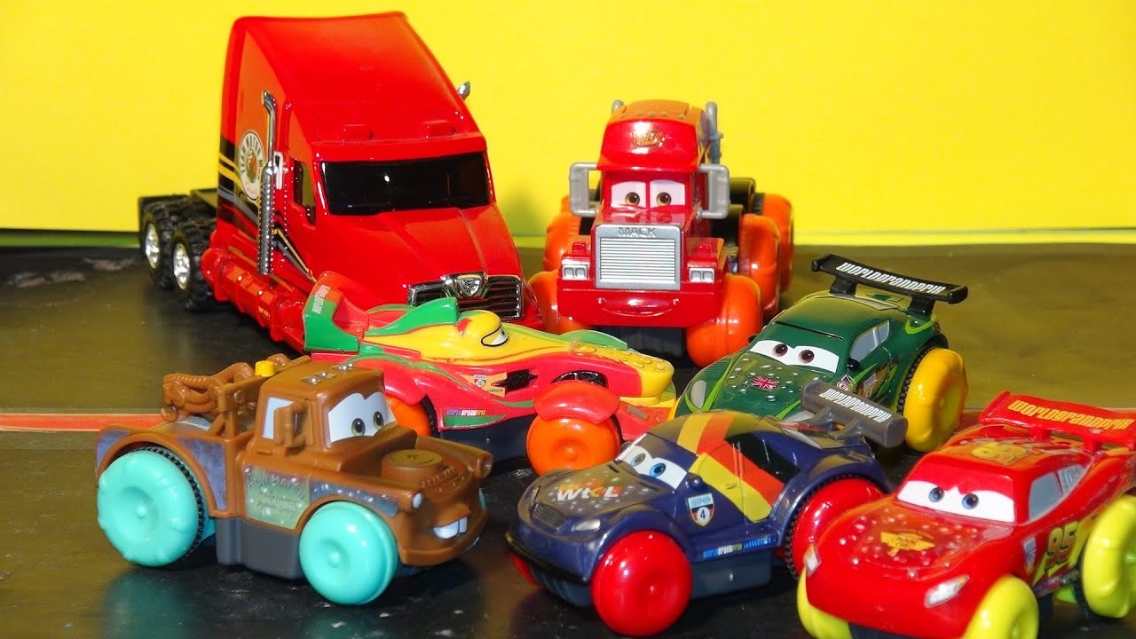 Pixar Cars2 , Hydro Wheels Max Schnell , Open Box and Walkthrough with Lightning McQueen, Mater and