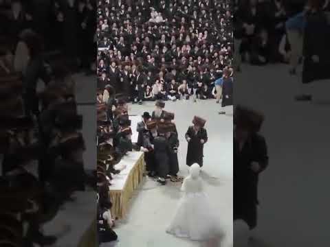 Belz Rebbe Dancing Mitzvah Tantz At His Einikel's Wedding - 18 Sivan 5783