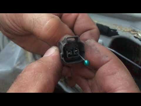 Разбираем автомобильный разъем и вытаскиваем пины Honda / how to remove a pin from a car connector