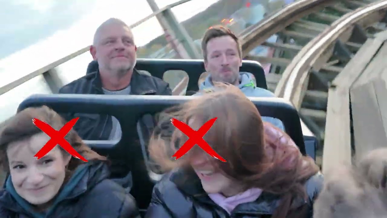 Zeige keine Emotionen auf der Achterbahn Bandit im Movie Park beim Halloween Horror Festival 2025