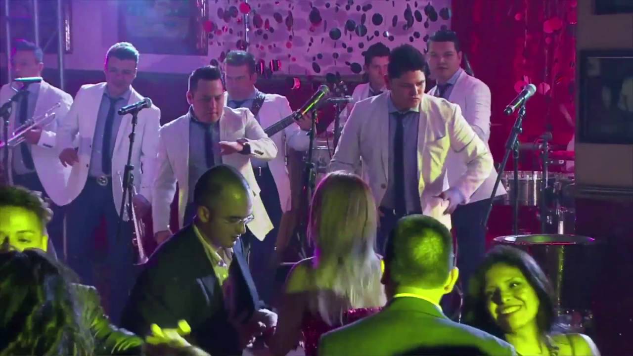 Todo Me Gusta de Ti - Aarón y su Grupo Ilusión (Amor de Barrio)