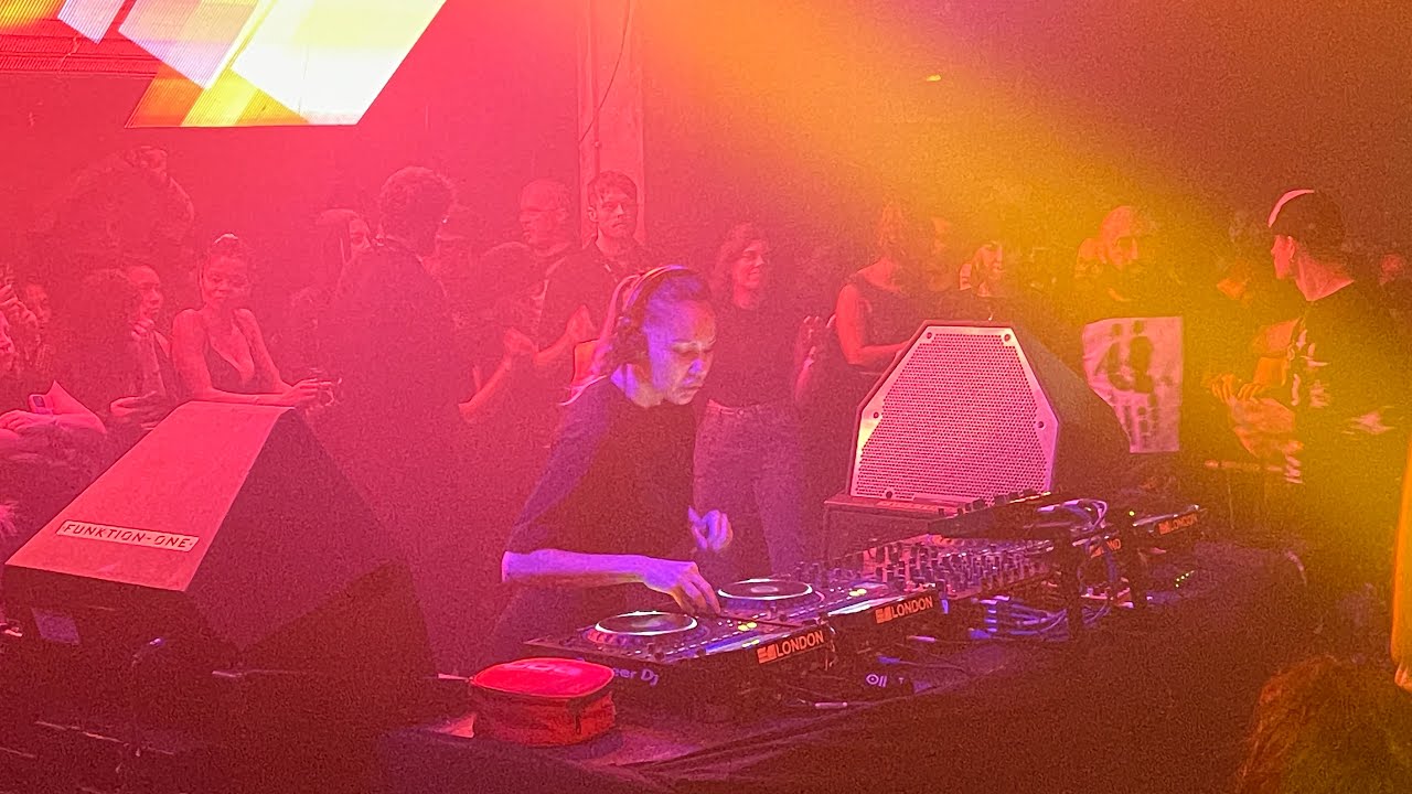 DEBORAH DE LUCA - Outside World 2009 - Frontliner @ London 2025 by ​⁠@domelove [ 4K ]