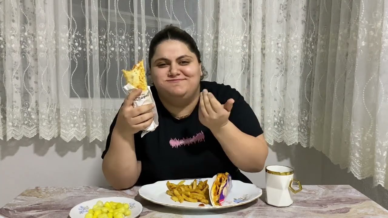 HACCA GİDEN OTOBÜSÜN TEKERİNİ Mİ ÇALDIM?BEN BU EHLİYETİ NİYE ALAMIYORM #dönermukbang #türkçemukbang 