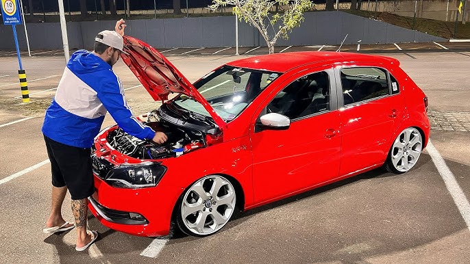 VW Gol Quadrado rebaixado com rodas Volcano London aro 18