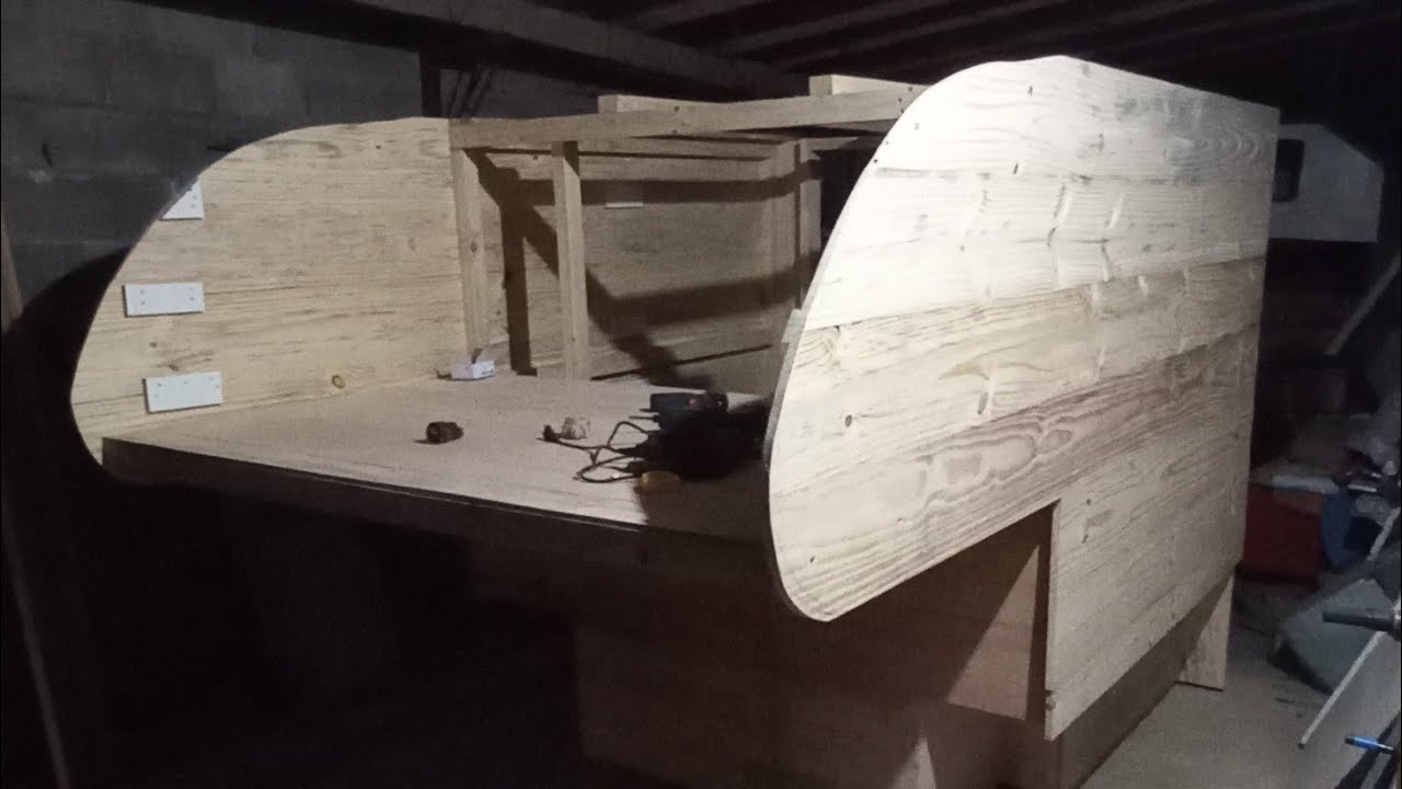 Primeiro vídeo da Camper Artesanal de madeira... 