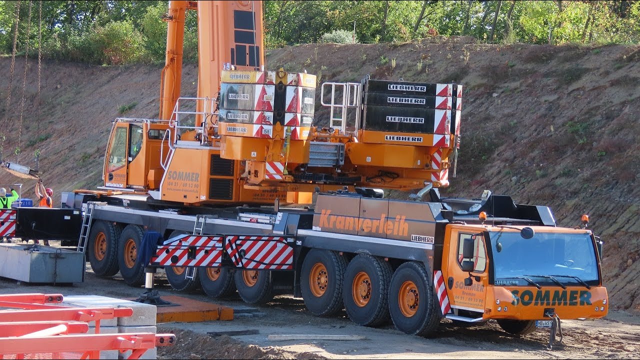 Soeren66 - LIEBHERR LTM 1450-8.1 von SOMMER bei der Montage eines WOLFF WK 7532