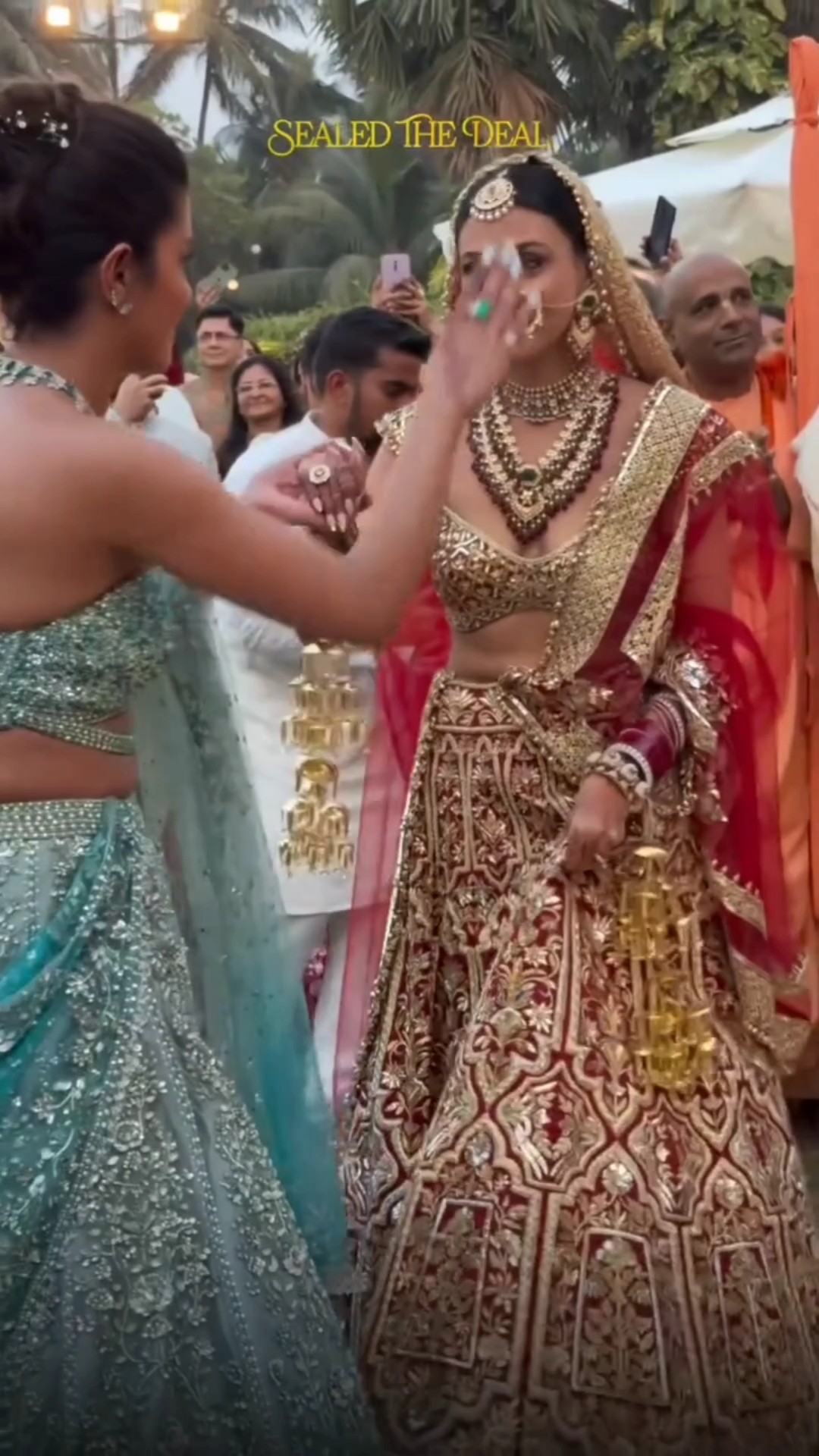 Priyanka Chopra's ADORABLE gesture for bhabhi Neelam ?? #priyankachopra #shorts