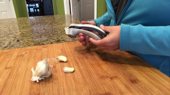 Pampered Chef Cooking with Dawn - GARLIC PEELER & SLICER • If you avoid  cooking with fresh garlic because you don't like the odor it leaves behind  on your fingers, the Garlic