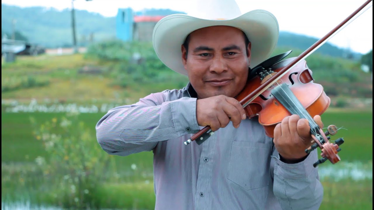 Los Hermanos Ruiz - Mi lindo Abasolo (video Oficial)