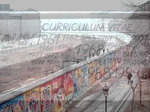 Putar Berlin Wall - Cocoa Tea