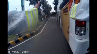 乘客、交警用盡洪荒之力為那樁?公車拋錨了啦!