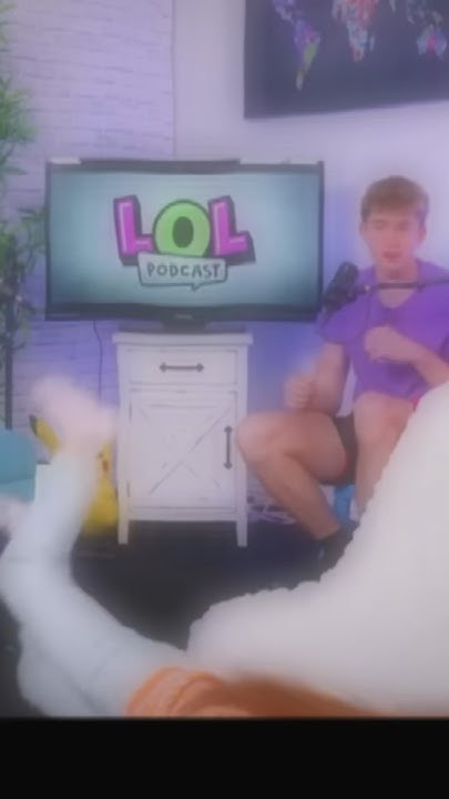 When Harper passed out-lol podcast #harperzilmer #lolpodcast #fypシ #fyp ⚠︎︎*FLASH WARNING*⚠︎︎