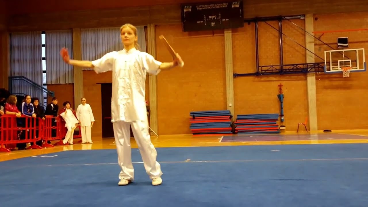 Taiji Quan stile Ventaglio eseguito dalla M° Sara Tecchio