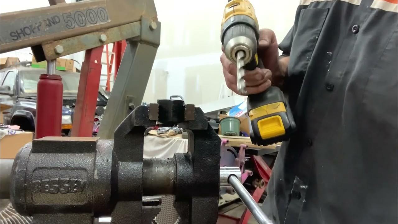 Simple puller to remove threaded pump and fan pulley. Threaded sheave