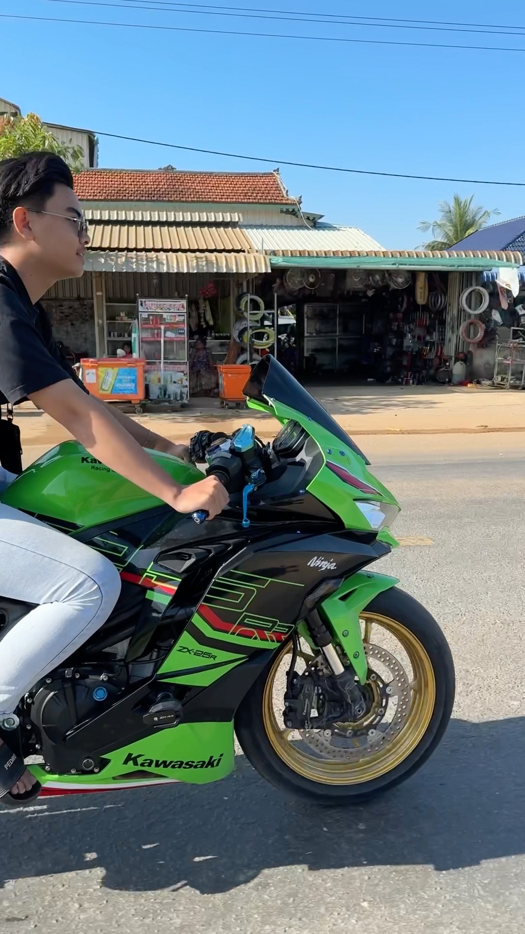 zx25r - YouTube
