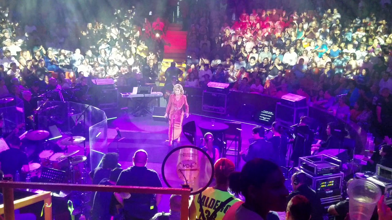 Angélica María cantando en vivo Popurrí de temas de Alejandro Jaén