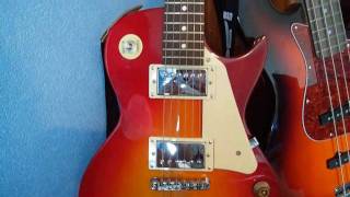 Miniatura del video "K-ON!! Yui Hirasawa's Guitar & Mio Akiyama Bass (Owned)"