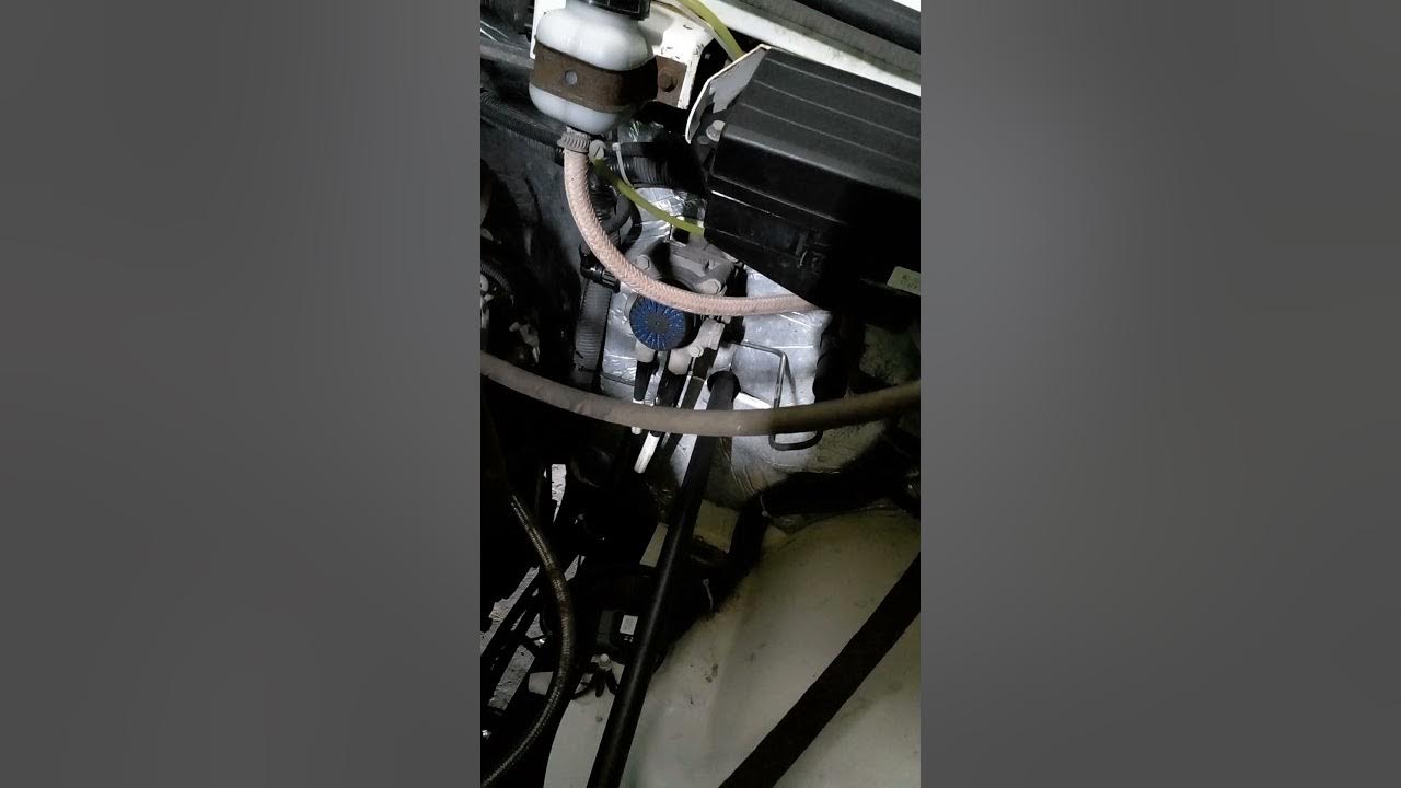 Как прокачать сцепление газон некст. Прокачивающий штуцер сцепления газон некст. Трубка сцепления газон некст. Трубка сцепления газель некст. Рабочий цилиндр сцепления газель некст.