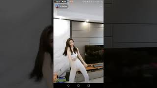 抖音奶茶妹热舞